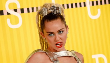 Watch Miley Cyrus' NSFW 'Saturday Night Live' Promos
