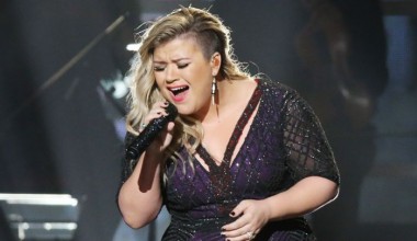 Kelly Clarkson Cancels All Remaining 2015 Tour Dates